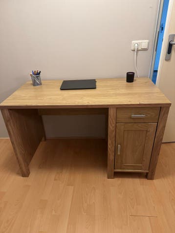 Houten bureau met lade en kastje