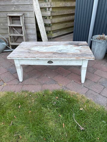 Houten tafel met lade gratis op te halen!