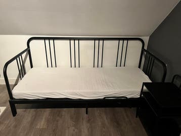 Gratis! Ikea bedbank FYRESDAL excl. matras