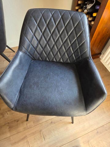 Gratis 4 eetkamerstoelen