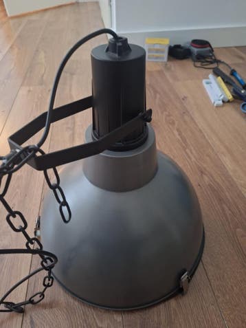 Industriële hanglamp met glazen plaat