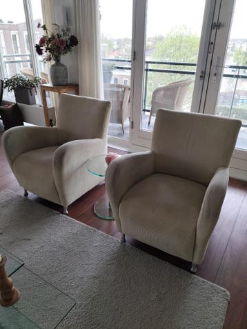 Gratis stoelen crèmekleurige ribcord