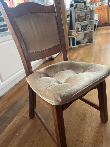 4 eettafel stoelen eiken met donkerbeige stof