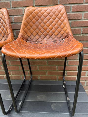 GRATIS AF TE HALEN: 2 Industriële Vintage Leren Stoelen