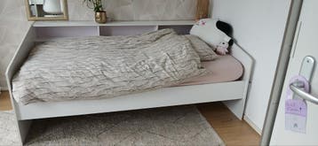 Gratis. Leuk bed met opbergruimte en lattendodem