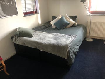 Ikea 2 persoonsbed zwart inschuifbaar gratis op te halen