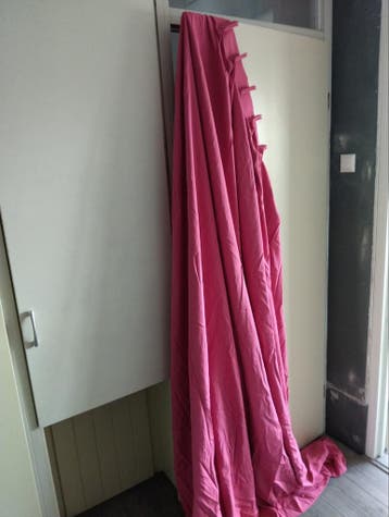 Gratis Roze stevige gordijnen