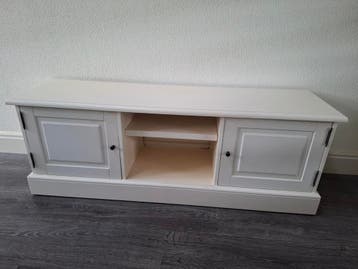 Creme tv-meubel met twee deurtjes