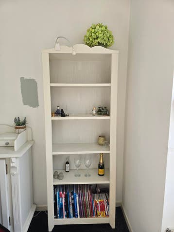 Gratis. Boekenkast in prima staat - H180xB70xD27 cm