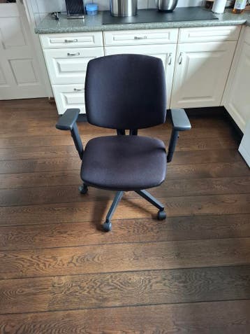 Bureaustoel licht beschadigd gratis