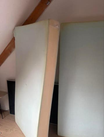 Gratis!Twee gebruikte schuimmatrassen, ideaal voor logeerbed