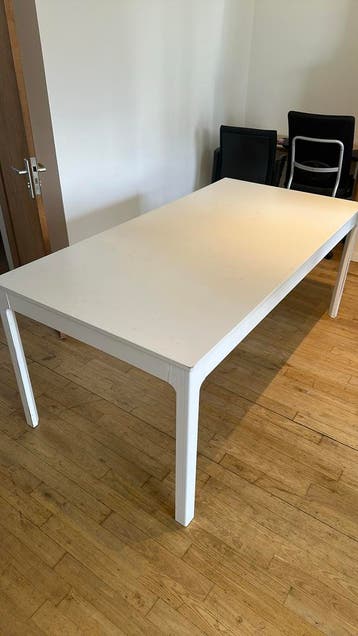 Houten bureau, wit gelakt, gebruikte staat (gratis ophalen)