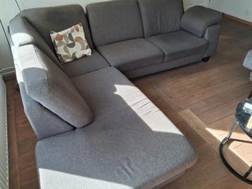 Gebruikte bruine hoekbank