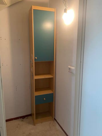 Smalle kast met lades en deurtje - gratis af te halen