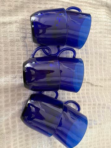 Blauwe glazen kopjes gratis afhaal