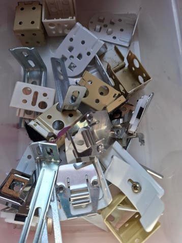 Gratis ophangbevestiging rolgordijnen en luxaflex