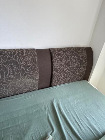 Gratis! Tweepersoonsbed 1.60 breed met gestoffeerd hoofdbord