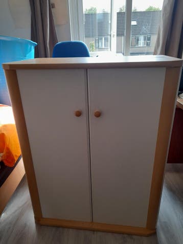 Kastje met twee deurtjes (Gratis)