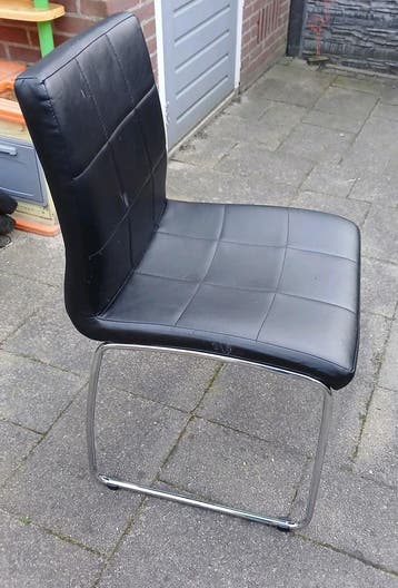 1 stoel. Gratis af te halen.