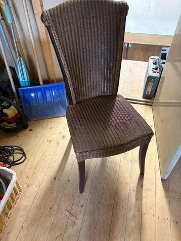 stoelen riet 5 stuks zijn goed.