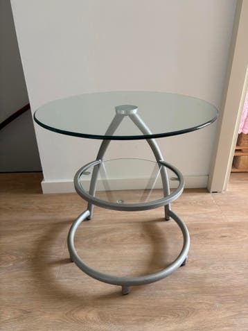 GRATIS ophalen: Glazen bijzettafel / kleine salontafel
