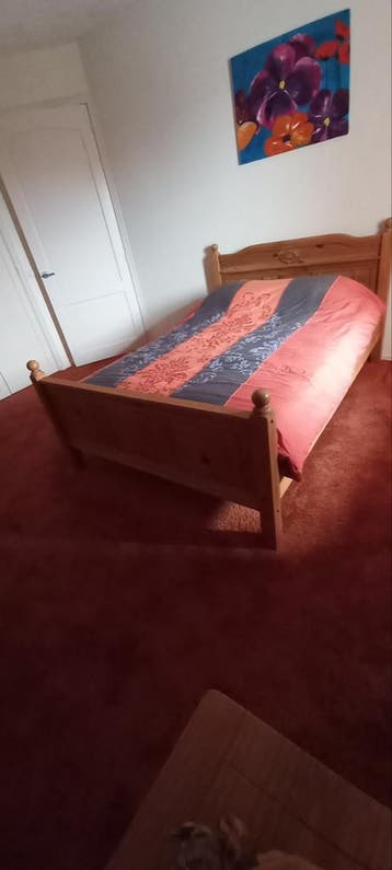 Massief outen tweepersoonsbed. 140 x 200. 2 stuks