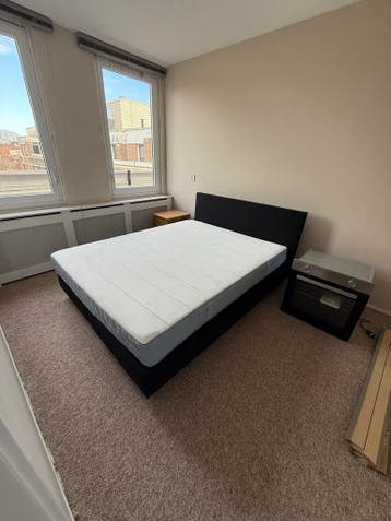 Tweepersoonsbed met matras