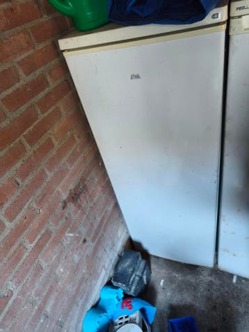 Etna koelkast met gebruikssporen, mist handvat