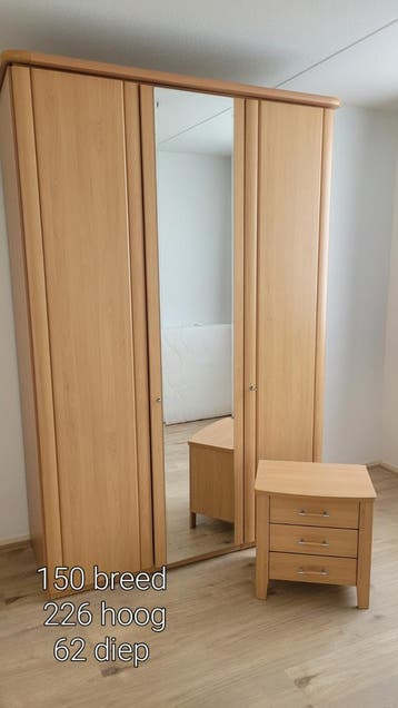 Kledingkast met spiegeldeur GRATIS