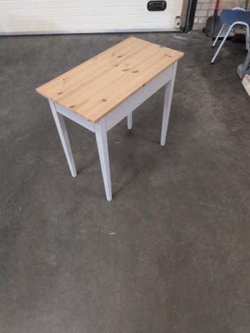 Houten bijzettafel met lade -