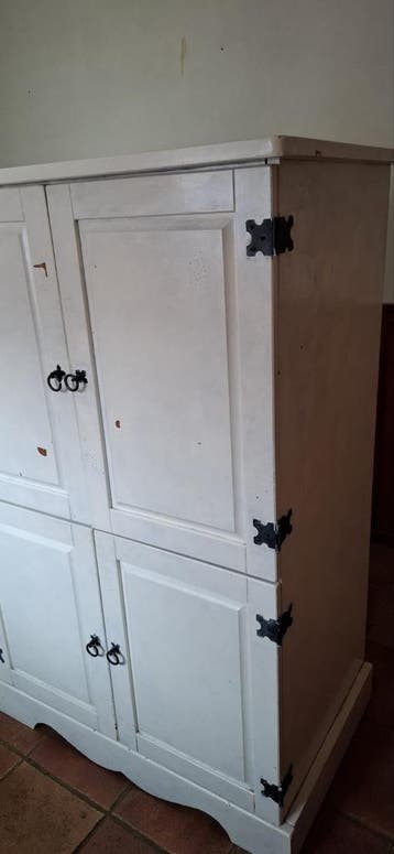 Gratis op te halen: Wit houten kastje