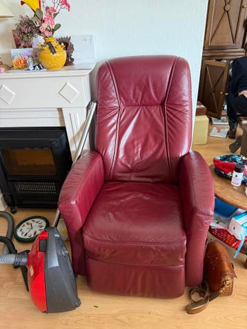 Gratis Rode leren relax fauteuil senioren