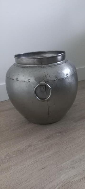 Metalen sierpotten