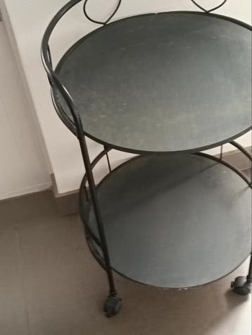 Zwart metalen bijzettafel met twee ronde bladen