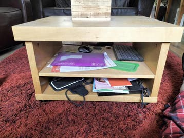 Salontafeltje 60x50x40 cm met wieltjes