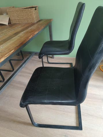 4 zwarte eetkamerstoelen - Gebruikt