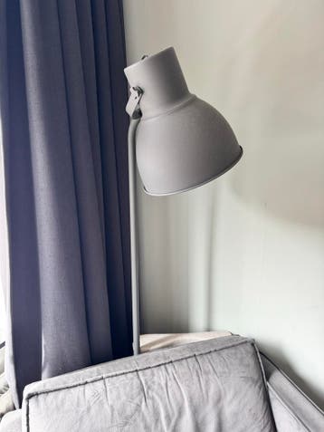 Staande lamp gratis af te halen - werkt nog goed