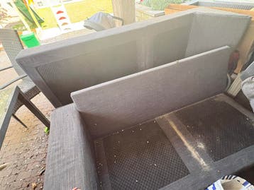 Gratis af te halen: Onderstel hoekbank (zonder kussens)