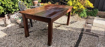Oude eettafel/tuintafel -- gratis ophalen--