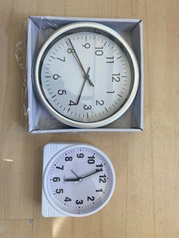 Set van 2 wandklokken - Nieuw in doos