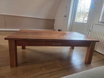 Houten salontafel met lade