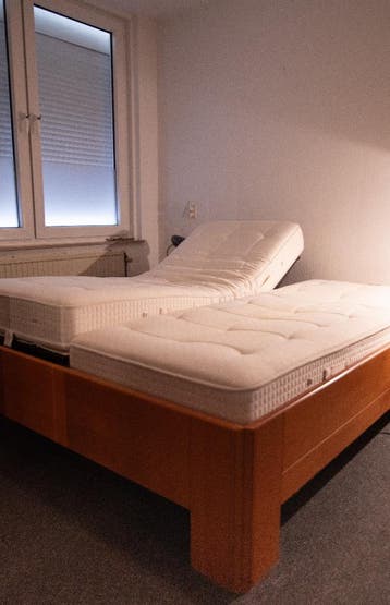 GRATIS zelf demonteren en ophalen 2-pers. electr. bed