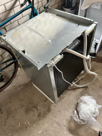 Kapotte vaatwasser voor de oud ijzer liefhebber