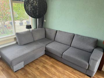 Comfortabele grijze hoekbank met chaise longue