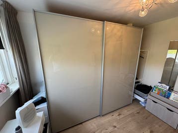 Grote kledingkast schuifdeur - 2 mei ophalen