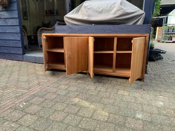 Dressoir 180 cm breed, 46 cm diep en 70 cm hoog