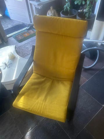 2 gele stoelen gratis af te halen