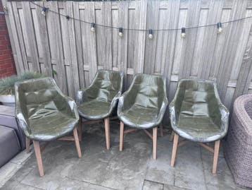 Gratis 4 eetkamerstoelen