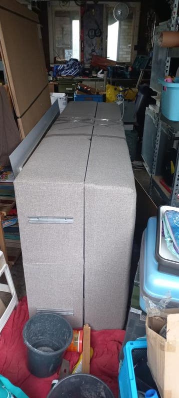 1 persoonsbed met stoffen bekleding (gratis)