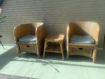 Tweepersoonsbank,  fauteuils met bijpassend tafeltje